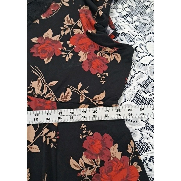 Torrid Maxi Dress 4 Black Red Roses Lace Inserts Flutter Sleeve Asymmetrical Hem - Picture 9 of 13